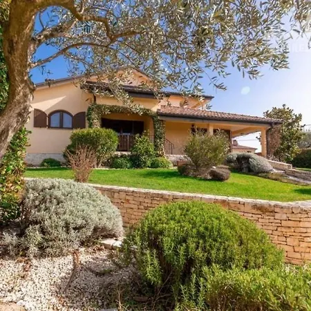 Alexander Вилла Буйе